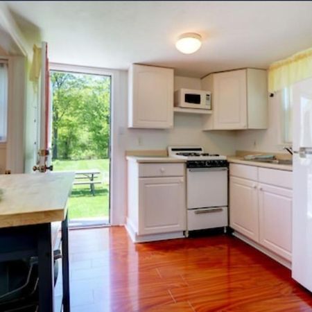 Carriage House Motel Cottages & Suites Уелс Екстериор снимка