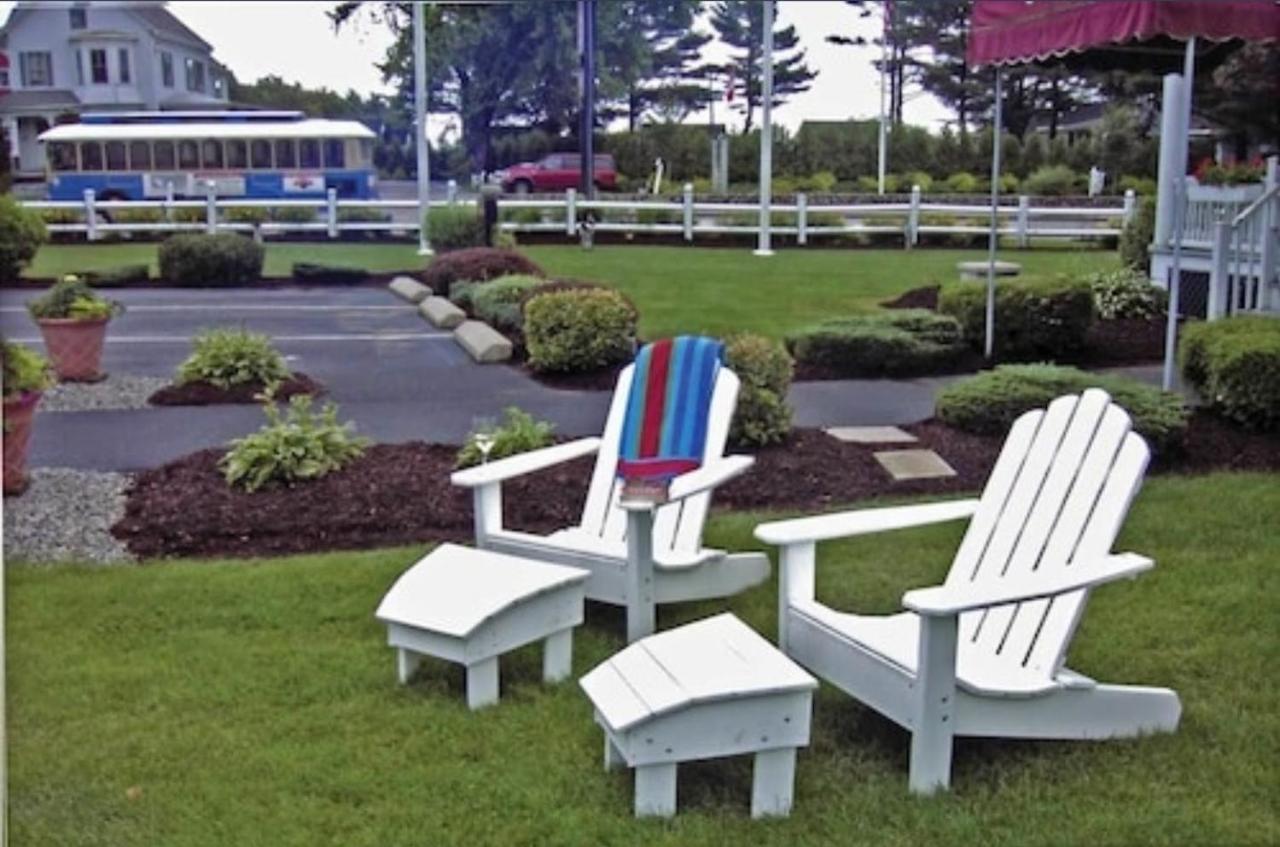 Carriage House Motel Cottages & Suites Уелс Екстериор снимка