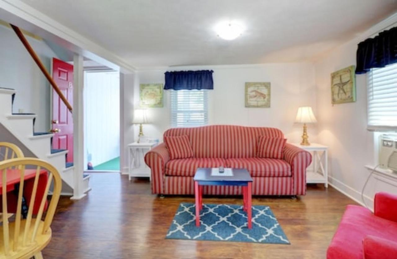 Carriage House Motel Cottages & Suites Уелс Екстериор снимка