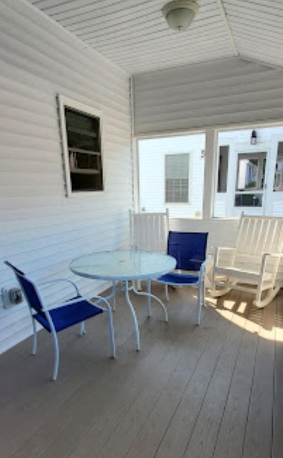 Carriage House Motel Cottages & Suites Уелс Екстериор снимка
