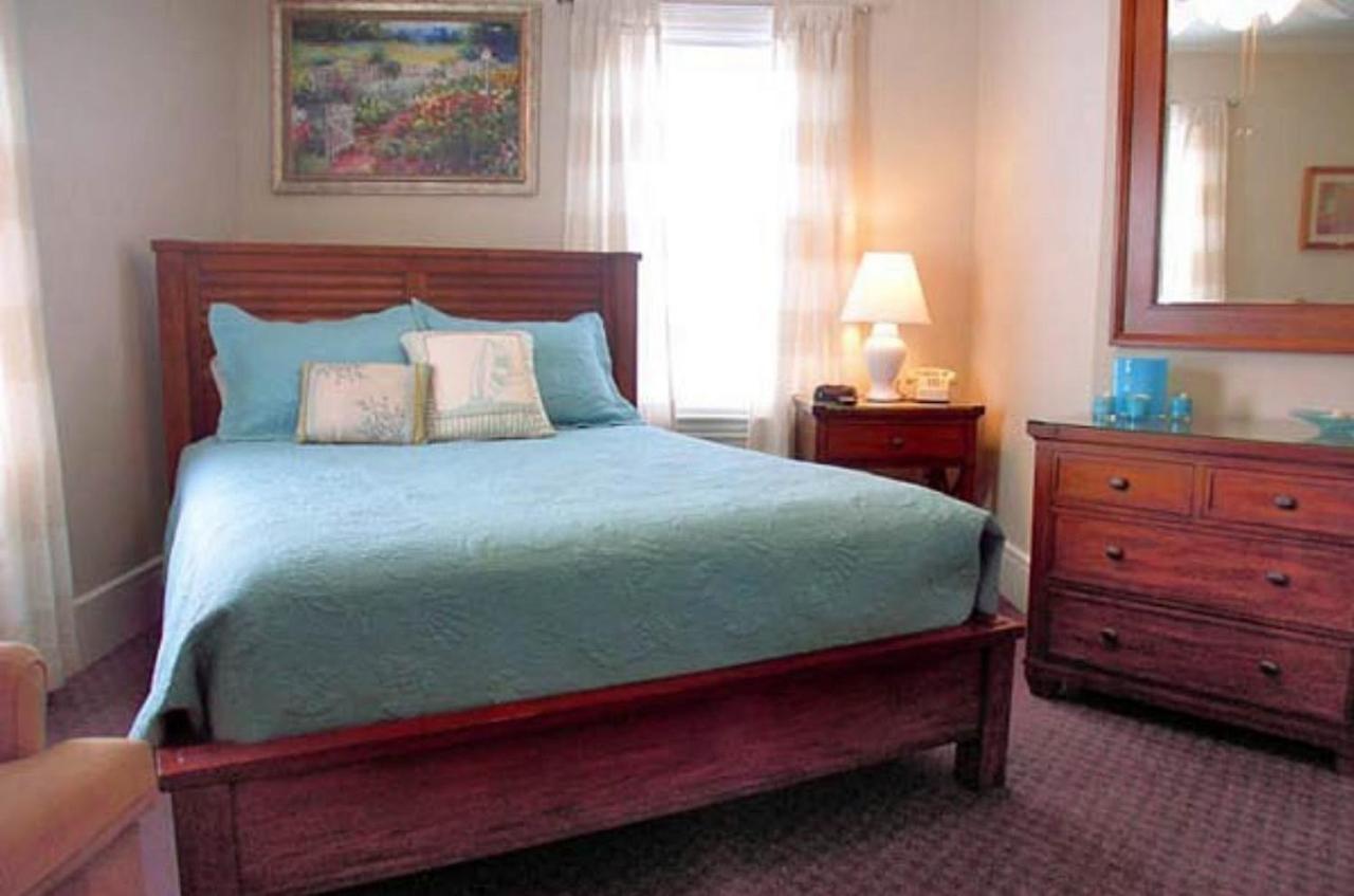 Carriage House Motel Cottages & Suites Уелс Екстериор снимка
